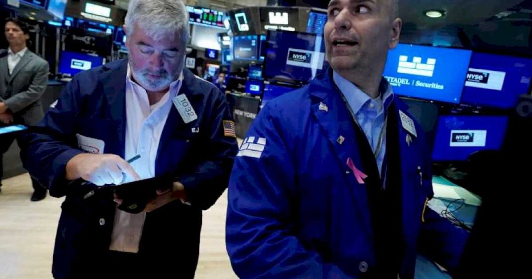 sigue-la-racha-en-wall-street:-las-acciones-argentinas-se-mantienen-en-alza-tras-la-disparada-poselectoral