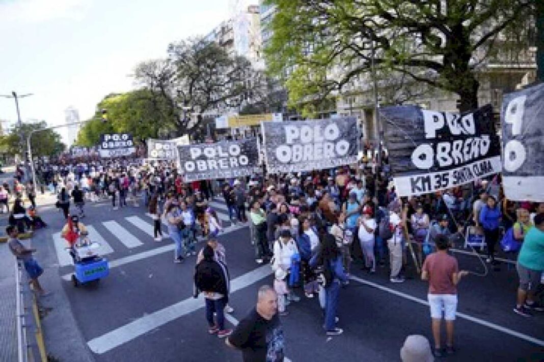 javier-milei-hoy,-en-vivo:-piqueteros-se-concentran-hoy-para-marchar-a-plaza-de-mayo-en-contra-del-presidente-electo