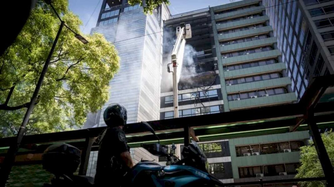 se-conocieron-las-causas-del-incendio-de-la-ciudad-que-dejo-una-victima-fatal-y-80-personas-hospitalizadas