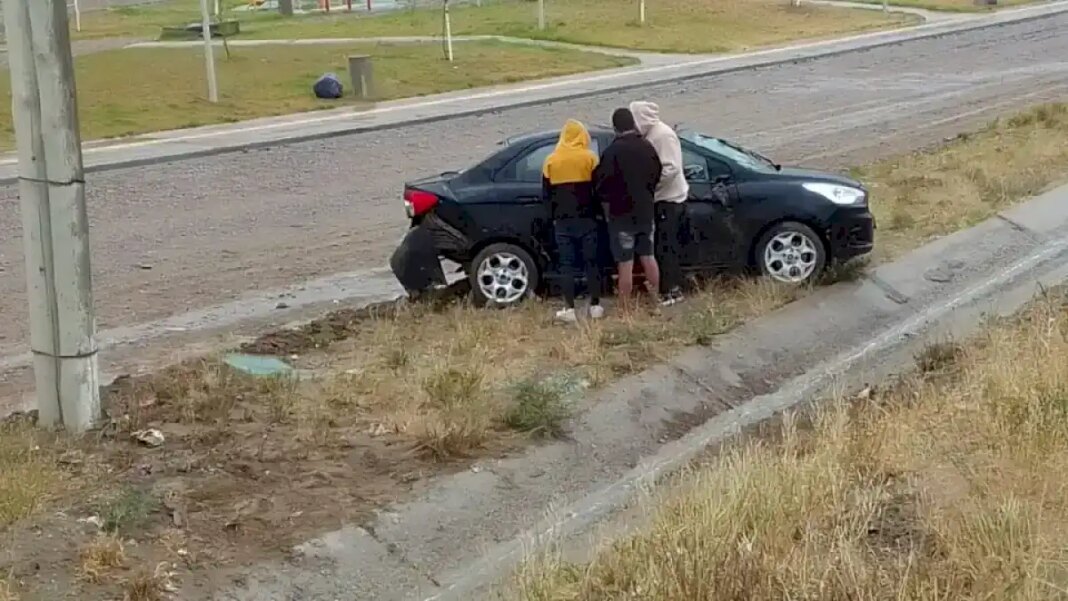 vuelco-bajo-la-lluvia-en-el-roque-gonzalez