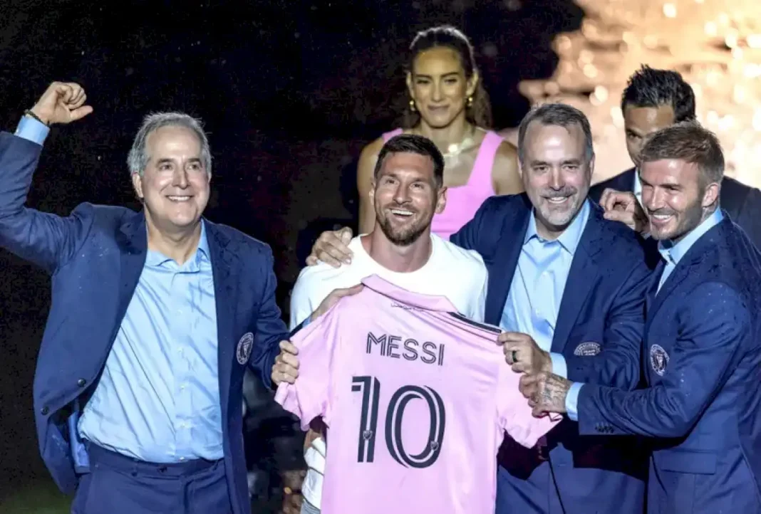 se-filtro-la-posible-nueva-camiseta-que-utilizara-messi-el-proximo-ano-en-inter-miami:-los-llamativos-detalles