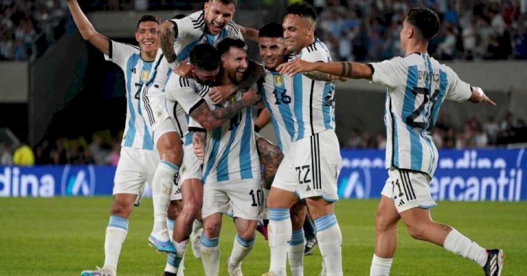 argentina,-en-lo-mas-alto-del-ranking-fifa:-los-numeros-de-la-seleccion-para-terminar-el-2023-como-numero-1-del-mundo