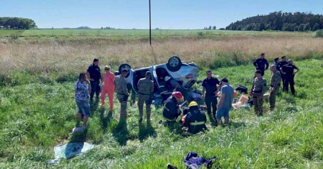 vuelco-fatal-de-un-auto-en-el-que-una-familia-viajaba-a-mar-del-plata:-un-muerto-y-tres-heridos