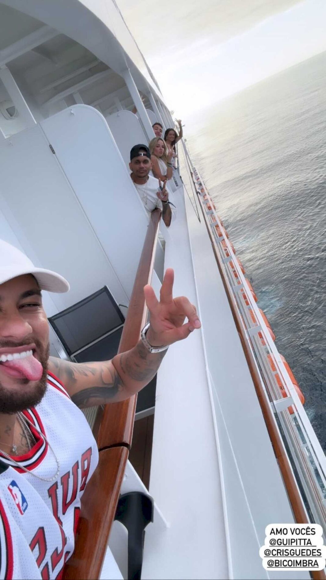 el-crucero-de-neymar-desde-adentro:-ya-sin-muletas,-el-astro-disfruta-de-los-ultimos-dias-del-viaje