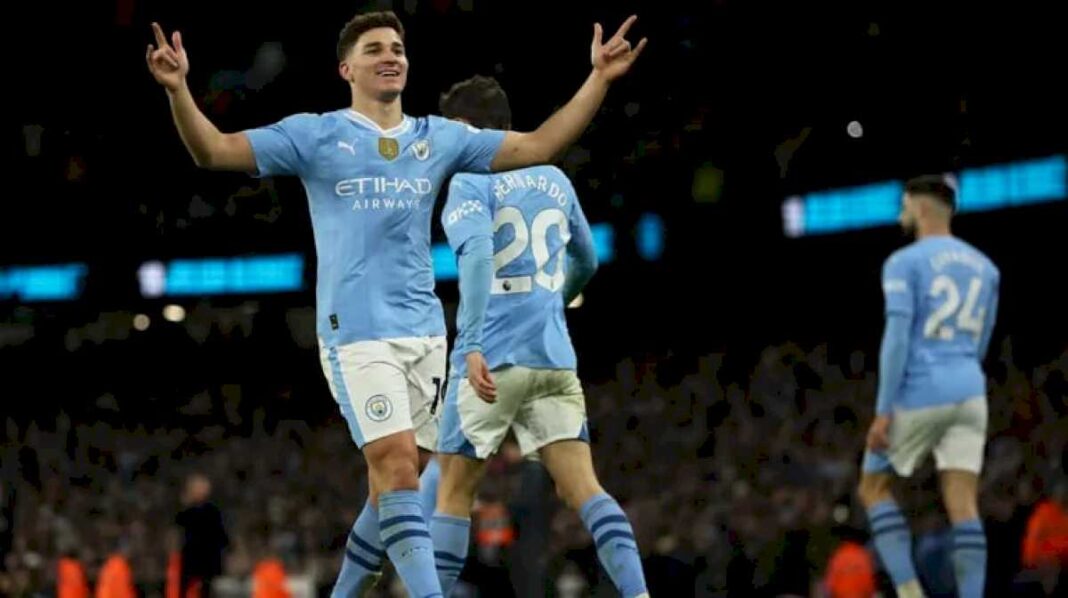 julian-alvarez,-imparable:-cerro-el-ano-con-otro-gol-en-el-triunfo-del-manchester-city