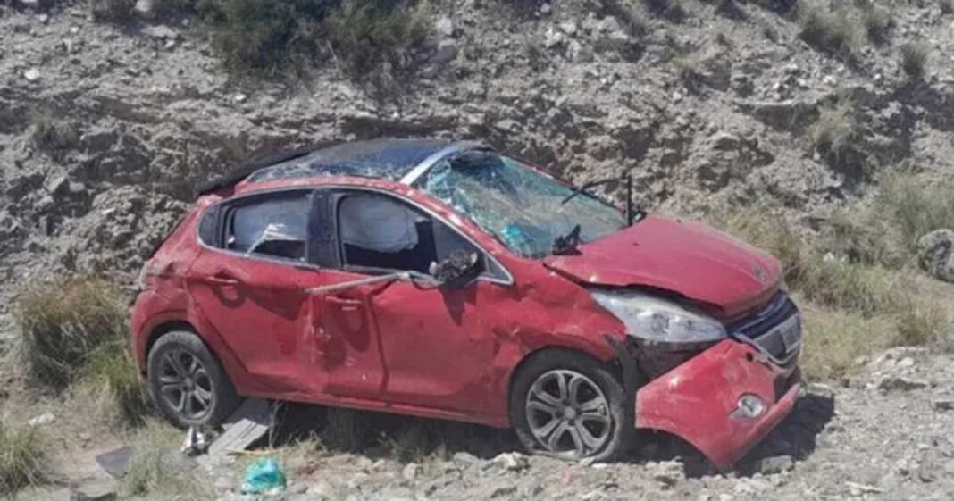 una-familia-de-neuquen-que-viajaba-a-mendoza-sufrio-un-accidente-en-la-ruta-151,-en-la-provincia-de-la-pampa