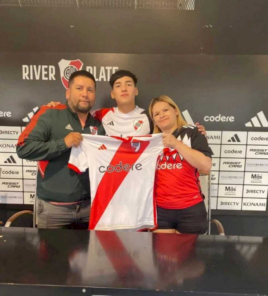 el-tierno-mensaje-del-chileno-subiabre-a-su-hijo-ian,-tras-un-nuevo-paso-en-su-carrera-en-river