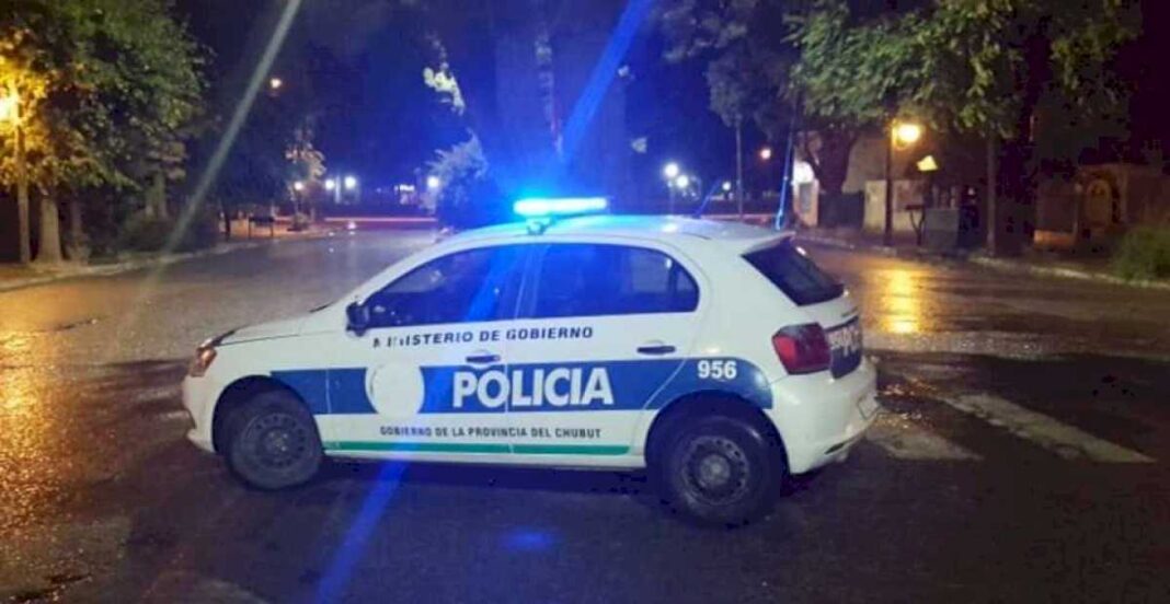 brutal-femicidio-en-chubut:-mato-a-una-mujer-a-punaladas-en-el-torax-y-el-cuello-afuera-de-su-casa