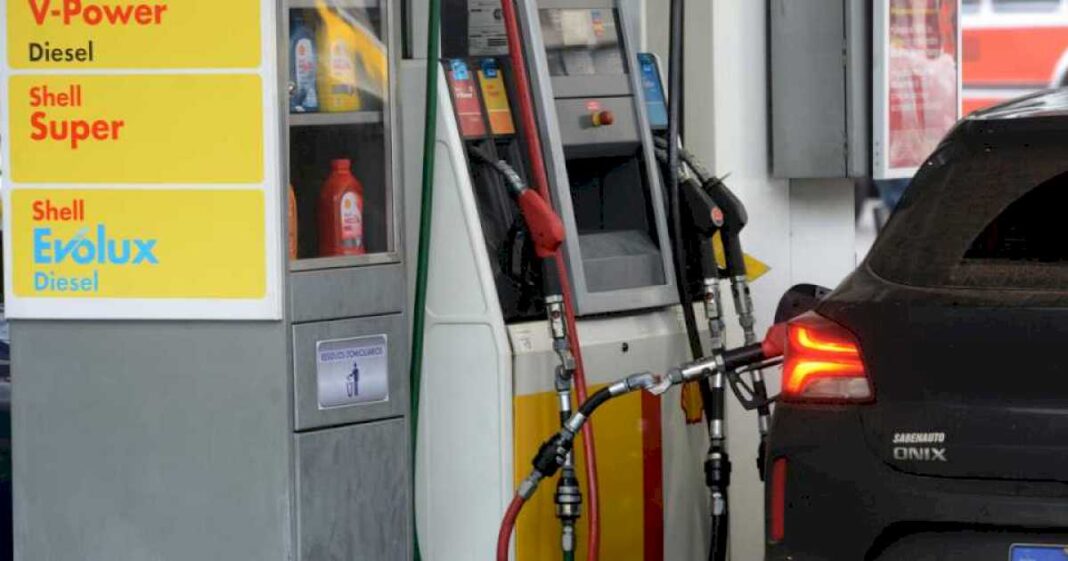 tras-la-fuerte-suba-de-precios,-cae-un-20%-el-consumo-de-naftas-y-gasoil