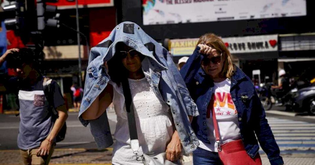 la-ola-de-calor-no-da-tregua:-la-temperatura-llegara-a-37-grados-en-la-ciudad-y-hay-20-provincias-bajo-alerta-por-temperaturas-extremas