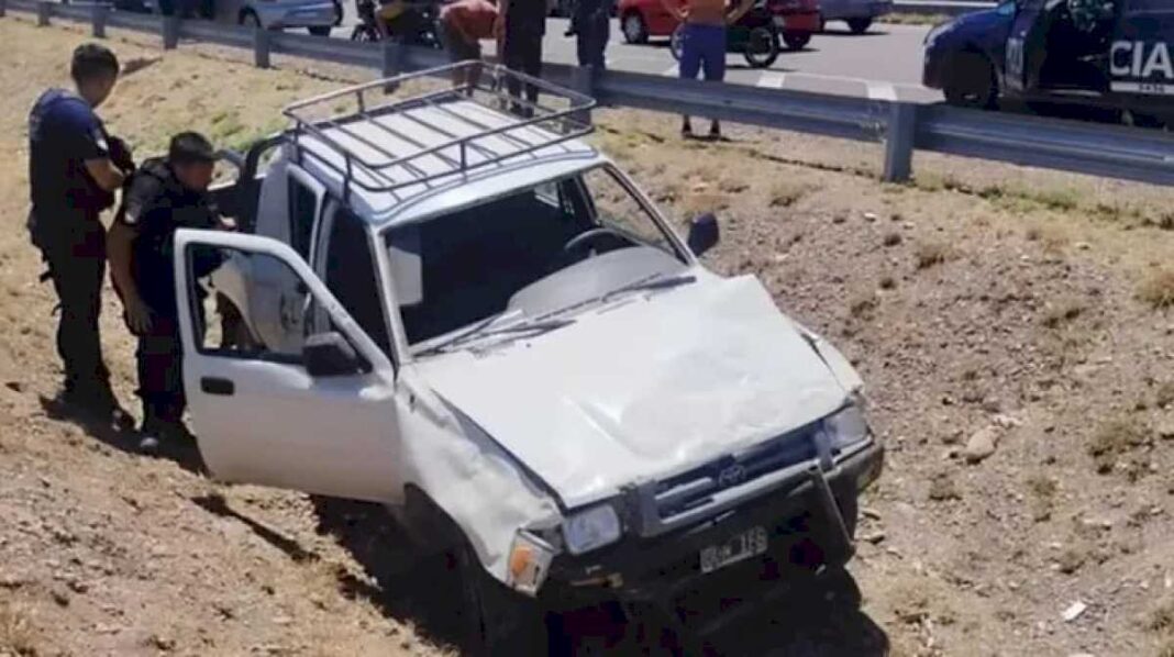 tragico-intento-de-robo-de-mendoza:-un-hombre-se-colgo-de-su-camioneta-para-evitar-que-un-ladron-se-la-llevara