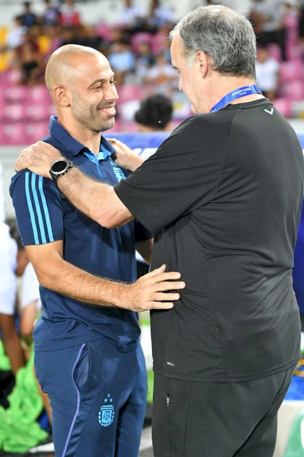 javier-mascherano-revelo-que-le-dijo-marcelo-bielsa-en-su-sentido-abrazo:-es-motivo-de-orgullo-y-de-alegria