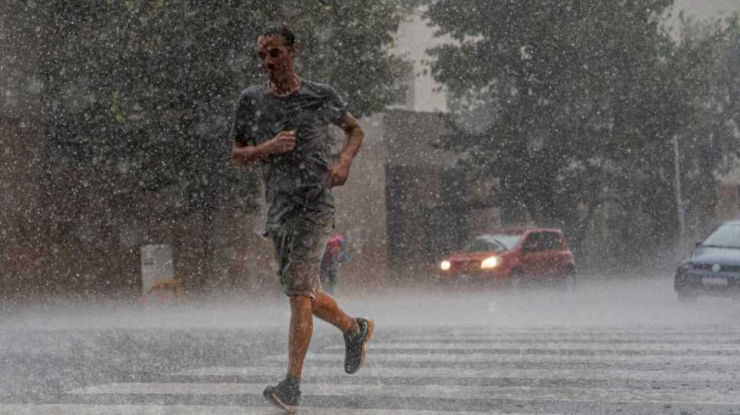 alerta-amarilla-y-naranja-por-fuertes-tormentas:-cuales-son-las-provincias-afectadas-este-lunes-12-de-febrero