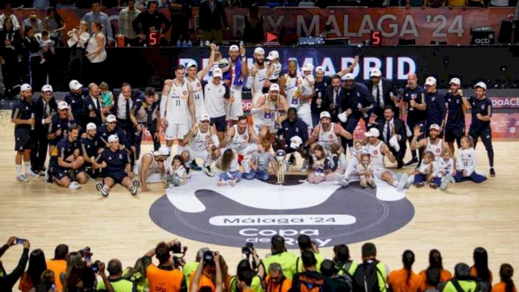 directo-|-ayuso-y-almeida-reciben-al-real-madrid-de-baloncesto-tras-su-triunfo-en-la-copa-del-rey