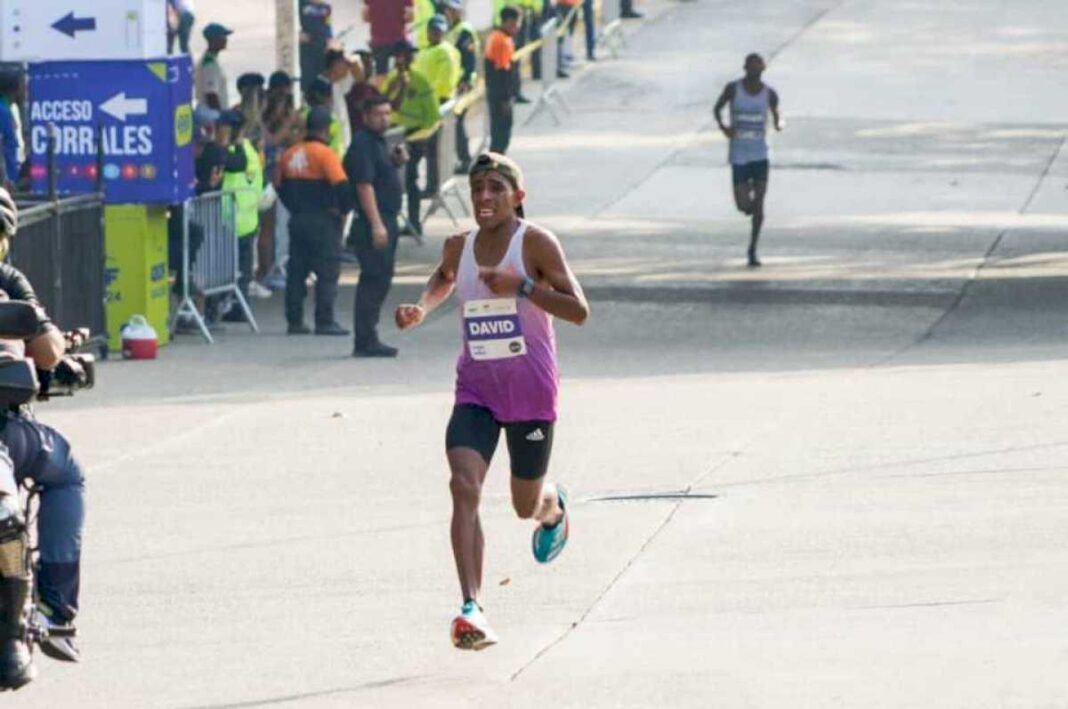 orgullo-chubutense!-david-rodriguez-gano-los-42k-del-maraton-caf-en-caracas