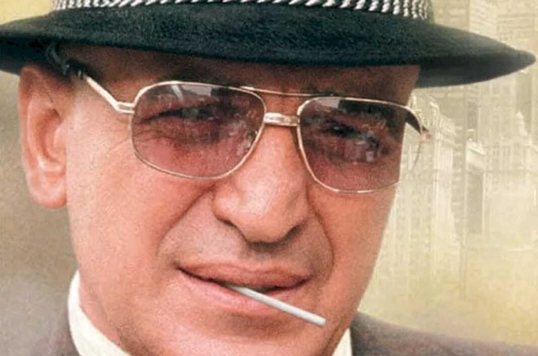 la-historia-de-kojak:-el-primer-detective-pelado-que-comia-chupetines