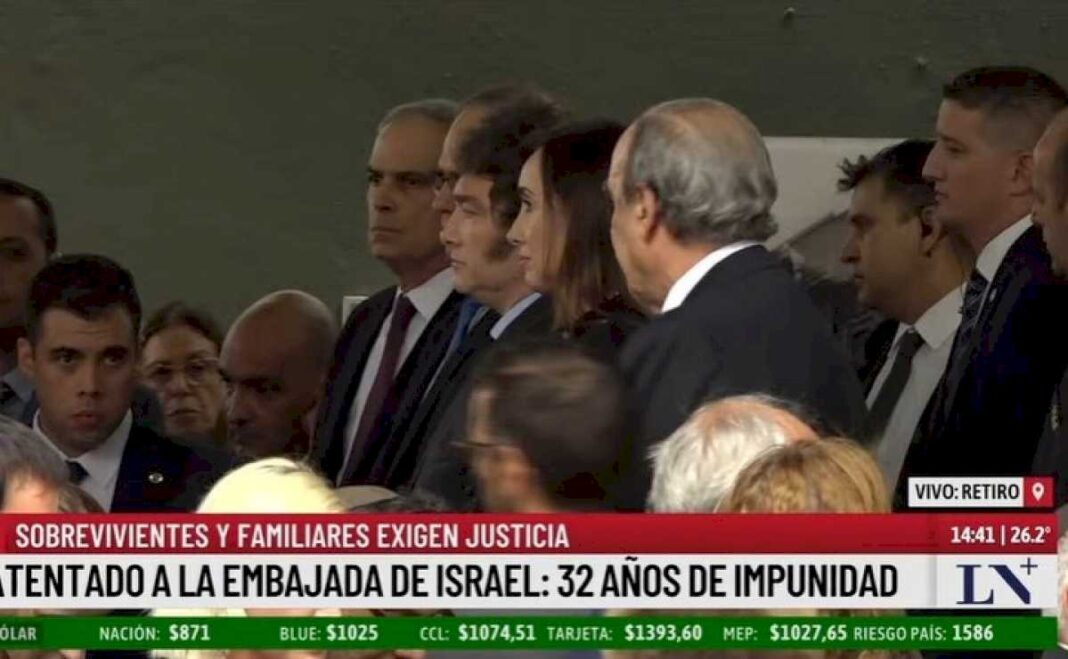 javier-milei-participa-del-acto-por-el-32-aniversario-del-atentado-a-la-embajada-de-israel