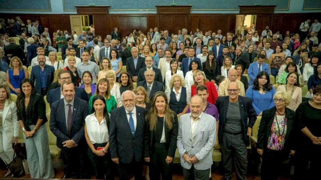 arranque-caliente-de-la-campana-en-el-colegio-publico-de-abogados:-se-define-si-seguimos-con-la-austeridad-o-volvemos-al-regalo-de-los-rolex,-dijo-gil-lavedra