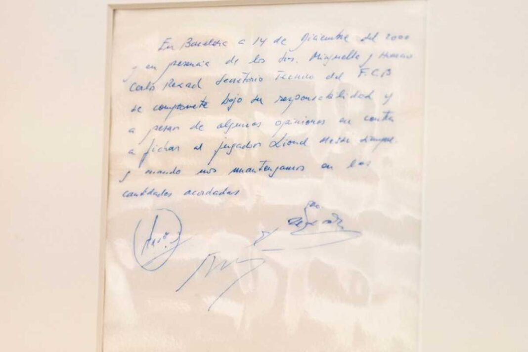 messi-y-el-big-bang-de-su-carrera:-subastaron-por-una-cifra-impactante-la-servilleta-en-la-que-firmo-su-primer-contrato-con-barcelona