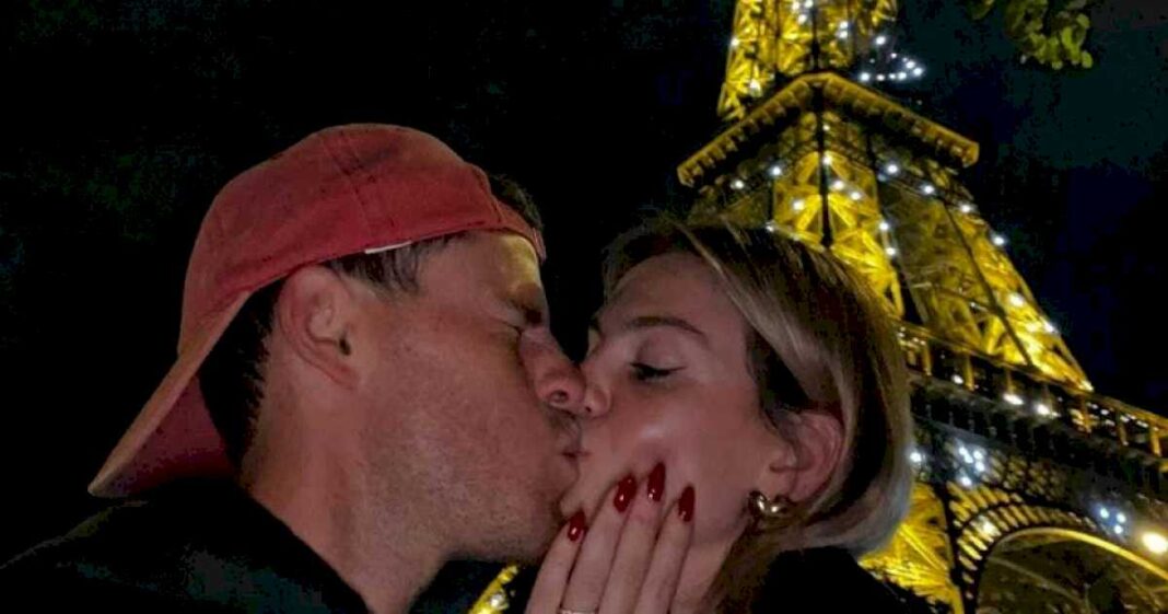 diego-schwartzman-y-una-romantica-propuesta-de-casamiento-a-su-novia-a-los-pies-de-la-torre-eiffel-de-paris