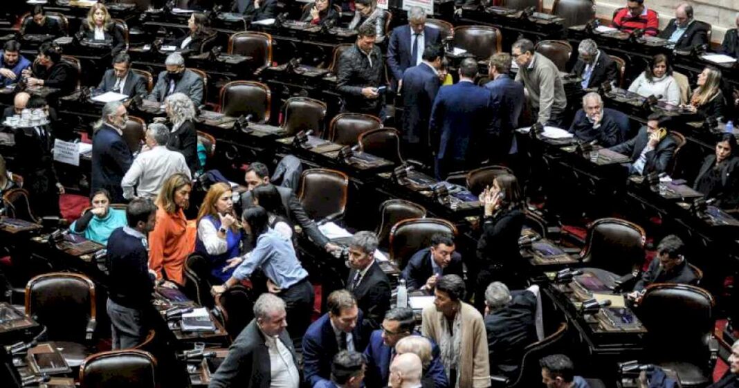 tras-la-subas-en-el-senado,-ahora-los-diputados-quieren-aumentarse-un-80%-los-sueldos,-pero-la-oposicion-quiere-mas