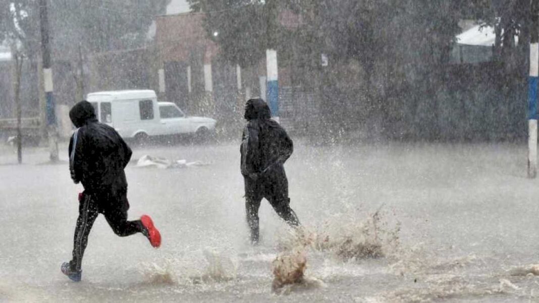 chubut-bajo-alerta-por-fuertes-lluvias-y-posibles-nevadas:-a-que-ciudades-afectara