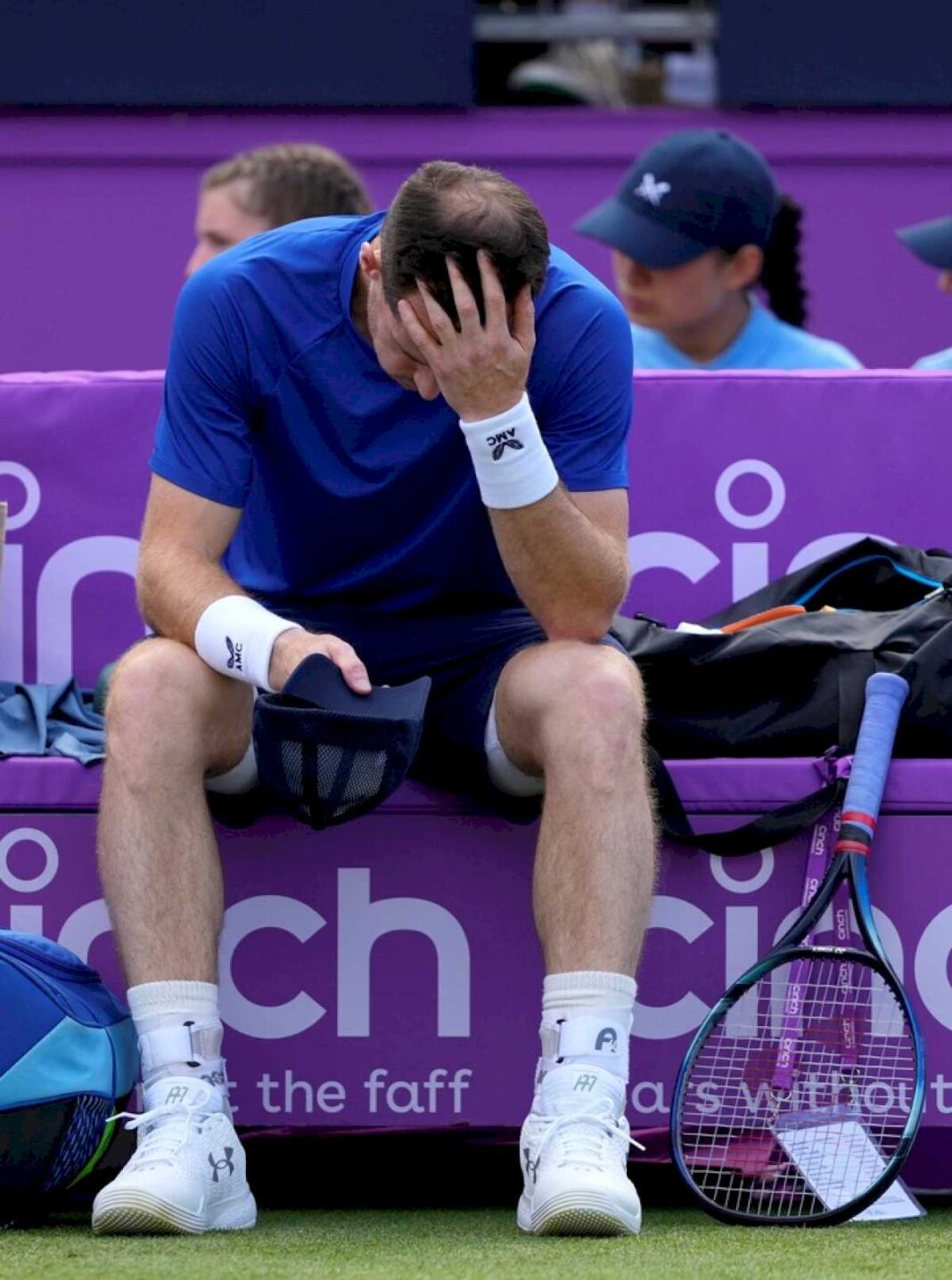 andy-murray-se-retiro-del-cesped-de-queens-y-encendio-las-alarmas:-se-viene-el-retiro?