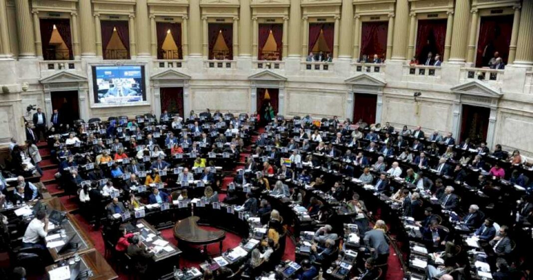 ley-bases-y-paquete-fiscal-de-javier-milei,-en-vivo:-las-reacciones-del-oficialismo-y-de-la-oposicion-tras-la-aprobacion-en-diputados