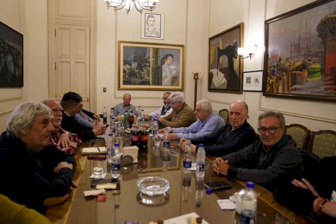 javier-milei-y-sus-medidas,-en-vivo:-el-presidente-invito-a-la-seleccion-argentina-a-festejar-en-el-balcon-de-la-casa-rosada-el-bicampeonato-de-la-copa-america,-en-medio-de-la-disputa-con-la-afa-por-las-sad