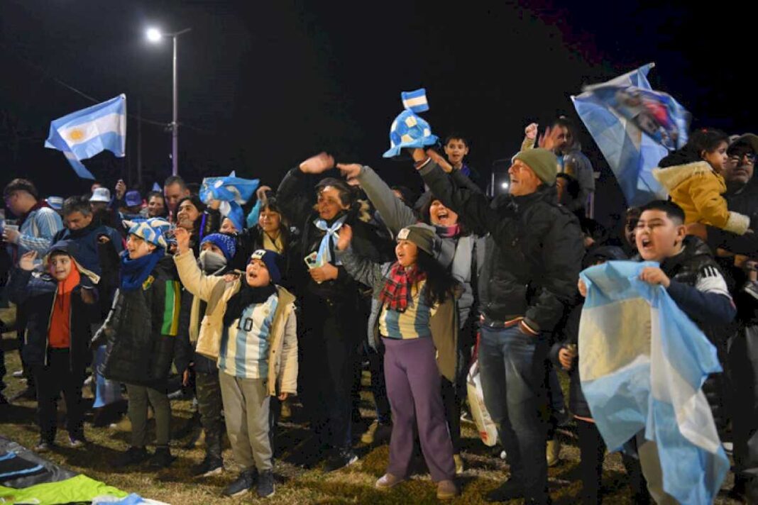 la-scaloneta-bicampeona-de-america-ya-esta-en-la-argentina:-que-jugadores-regresaron-al-pais-y-como-siguen-los-festejos