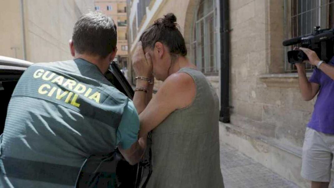 asi-ha-sido-la-detencion-en-mallorca-de-los-padres-de-una-nina-por-estafar-402.000-euros-en-donativos-para-lucrarse-con-la-enfermedad-de-la-menor