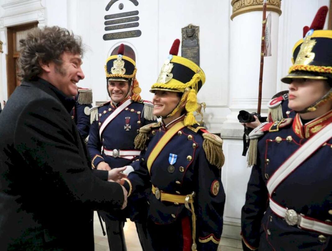 javier-milei-participo-de-un-homenaje-a-san-martin-en-el-regimiento-de-granaderos-en-palermo