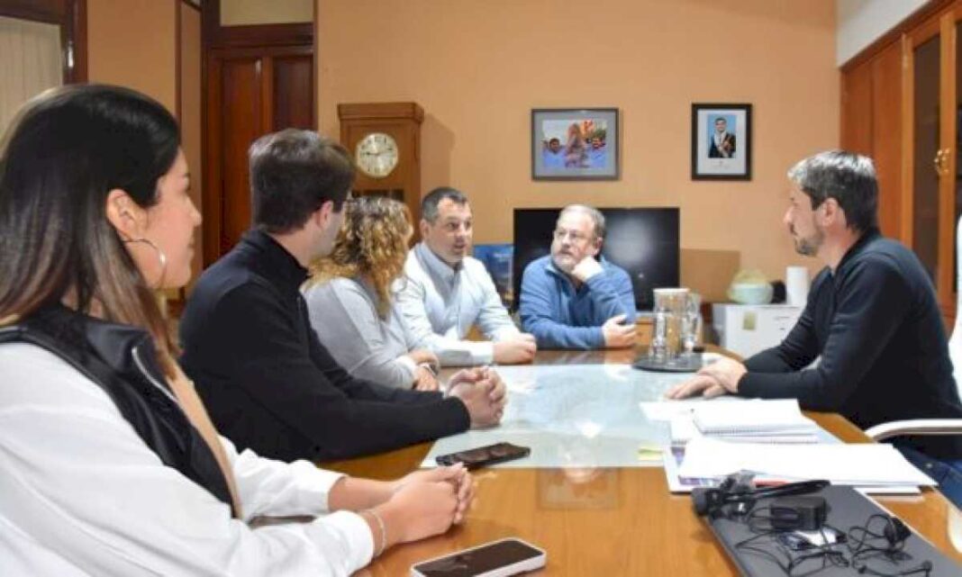 merino-se-reunio-con-autoridades-de-la-asociacion-de-agencias-de-viajes-y-turismo-peninsula-valdes