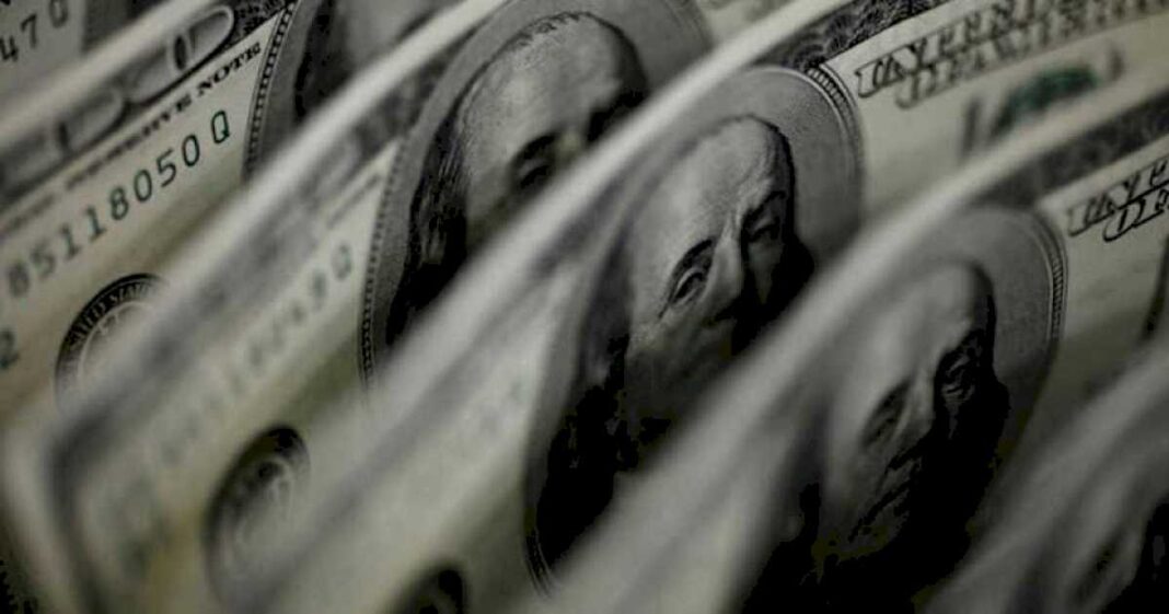 el-dolar-blue-sigue-bajando:-hay-chance-de-que-perfore-los-$-1.300?