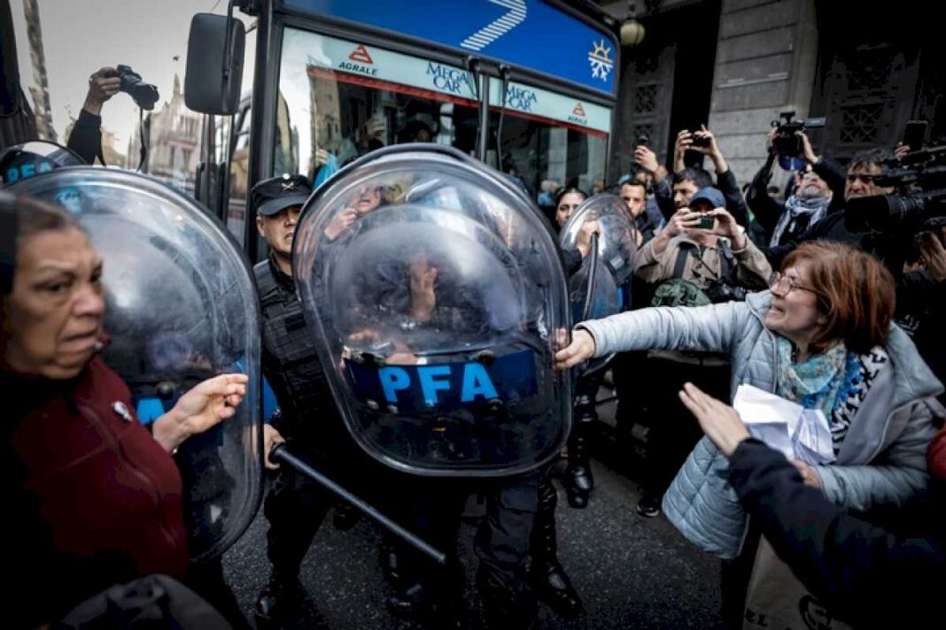 piqueteros-marchan-al-congreso-contra-el-veto-de-milei-a-la-ley-jubilatoria:-a-que-hora-es-la-protesta-y-el-mapa-de-la-movilizacion