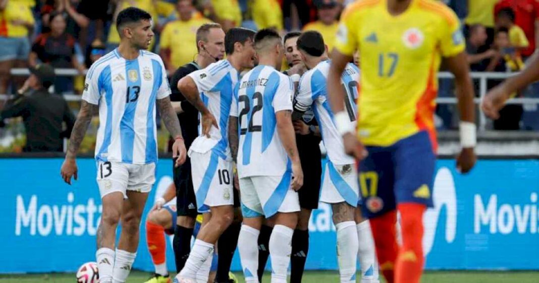 final-caliente-entre-colombia-y-argentina-en-barranquilla:-un-emblema-de-la-seleccion-mostro-el-parche-de-campeon-del-mundo-y-fue-suspendido