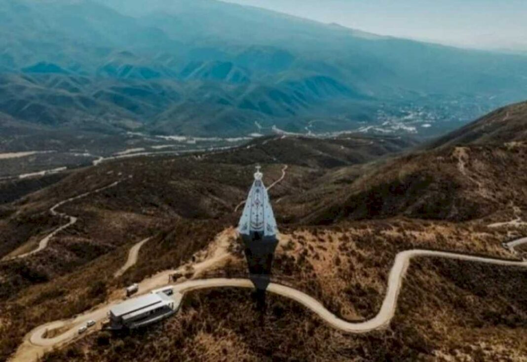 catamarca:-inauguraron-una-imagen-de-la-virgen-que-es-mas-grande-que-el-cristo-redentor-y-la-estatua-de-la-libertad