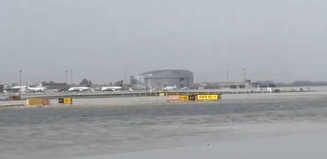 vuelos-cancelados-y-terminales-inundadas:-los-impactantes-videos-del-aeropuerto-de-barcelona-bajo-el-agua