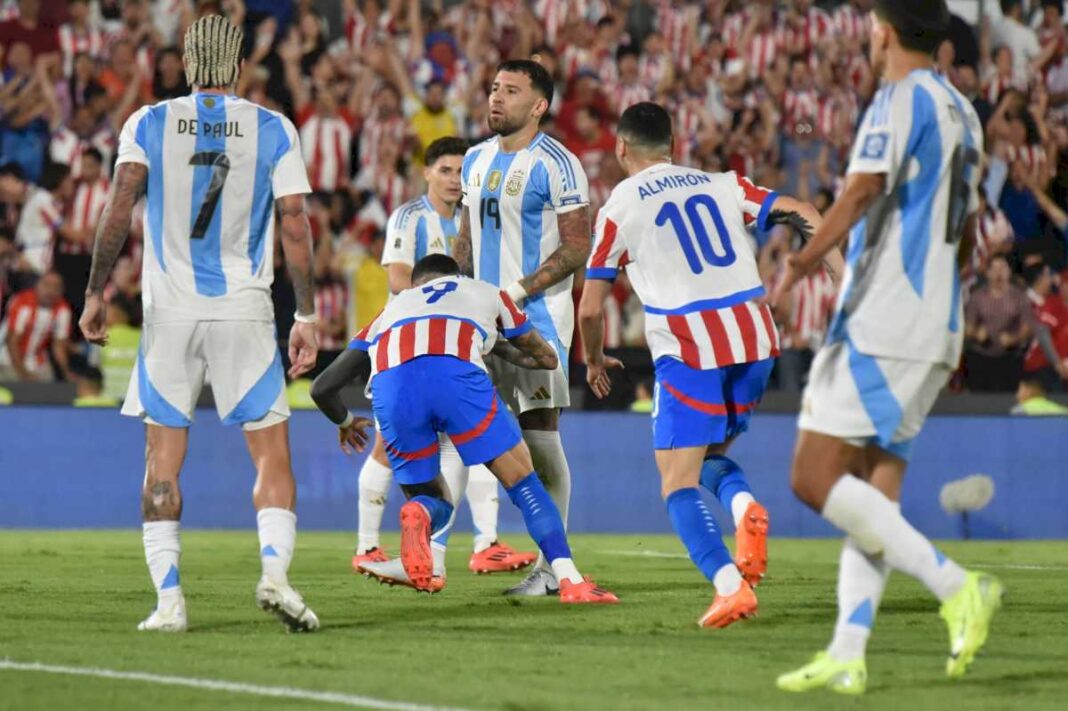 la-argentina-no-jugo-bien,-perdio-2-1-frente-a-paraguay-y-sufrio-su-tercera-caida-en-las-eliminatorias