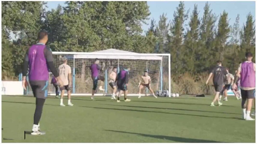 buen-clima-y-futbol:-la-asistencia-de-lionel-messi-para-el-gol-de-chiqui-tapia-en-la-practica-de-la-seleccion